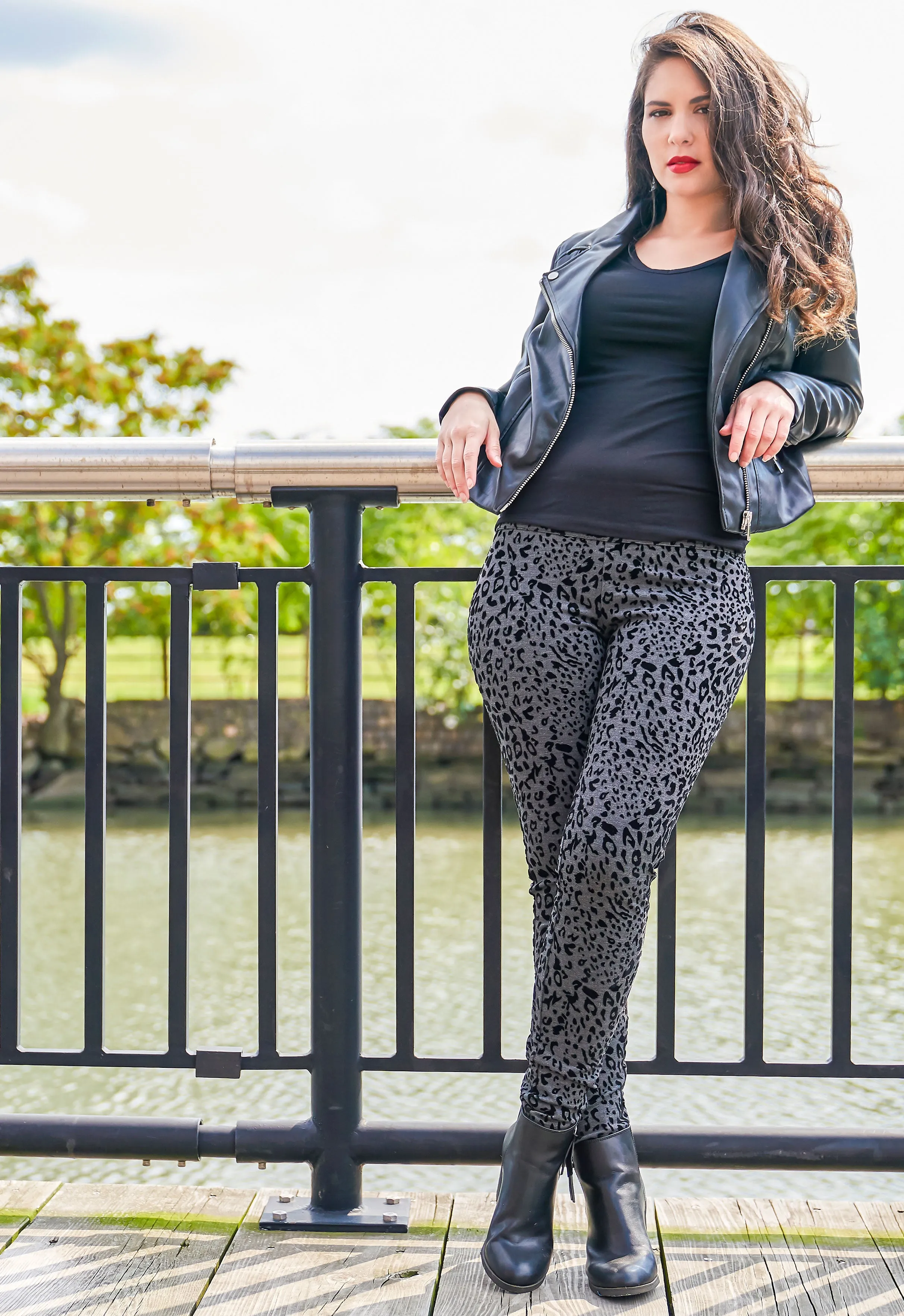 Flocked Monochrome Cheetah Leggings