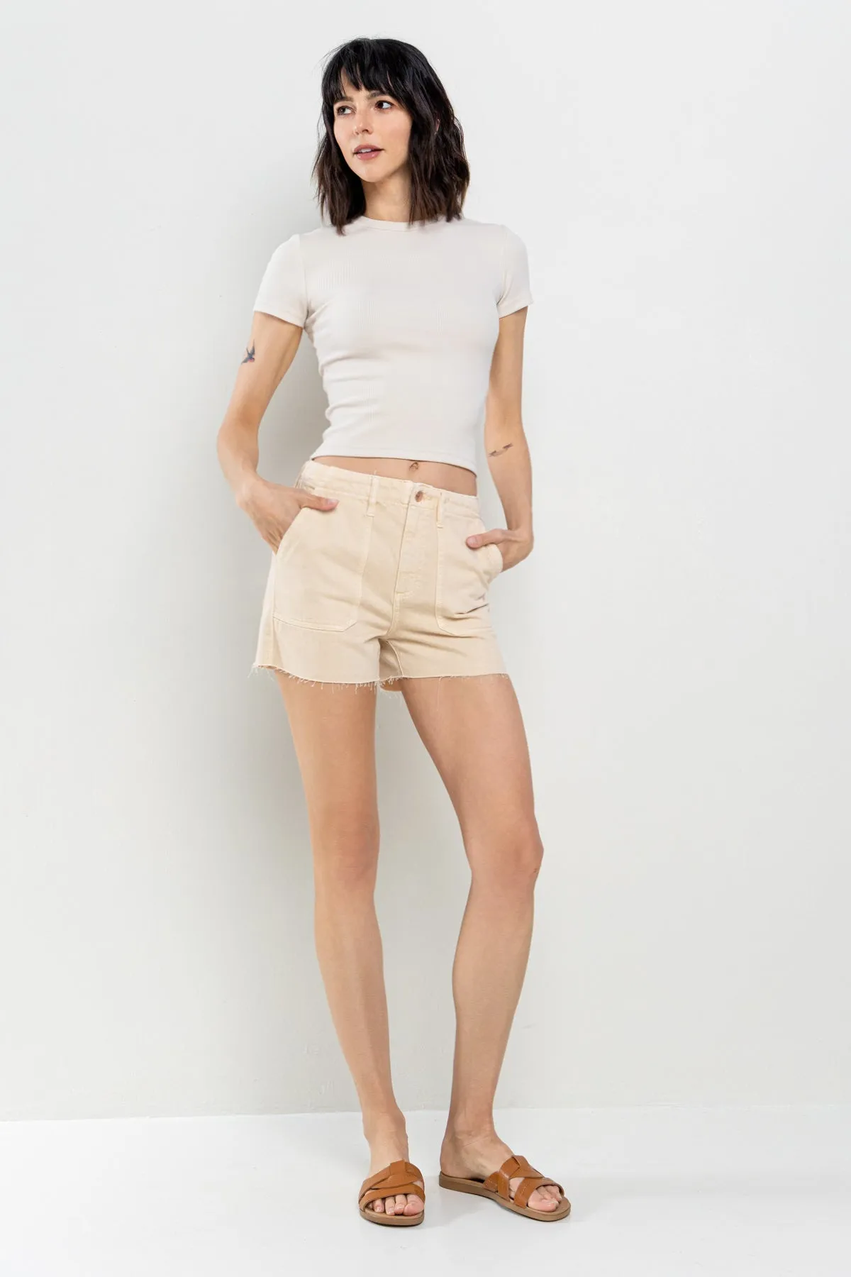 UTILITY SHORTS IN BEIGE WITH A RAW CUT HEM  / SP-S7487BE