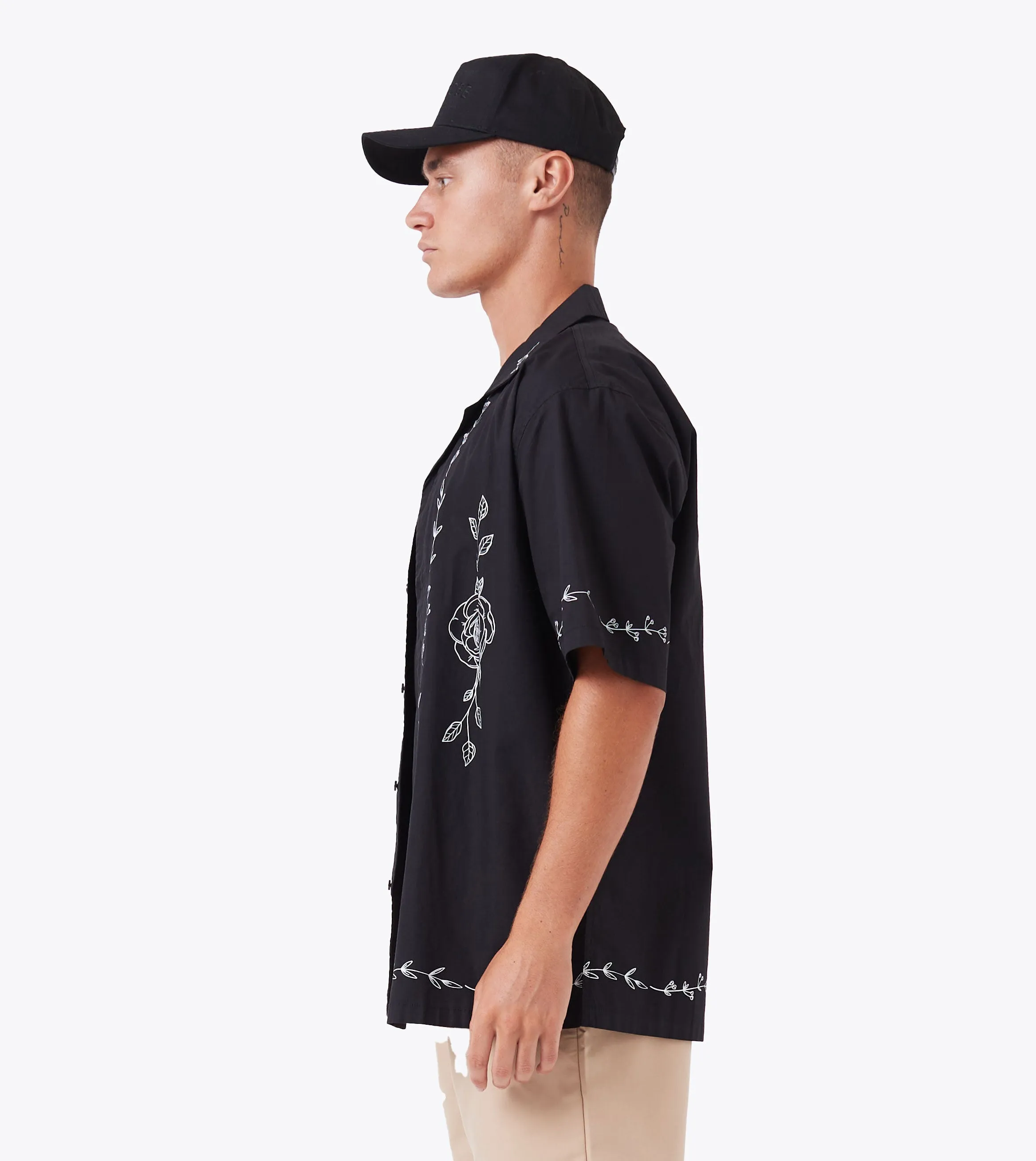 Vine Holiday SS Shirt Black